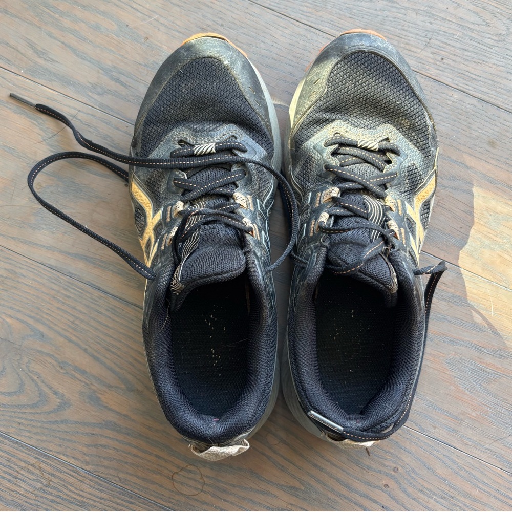 Asics trail running shoes - US 8